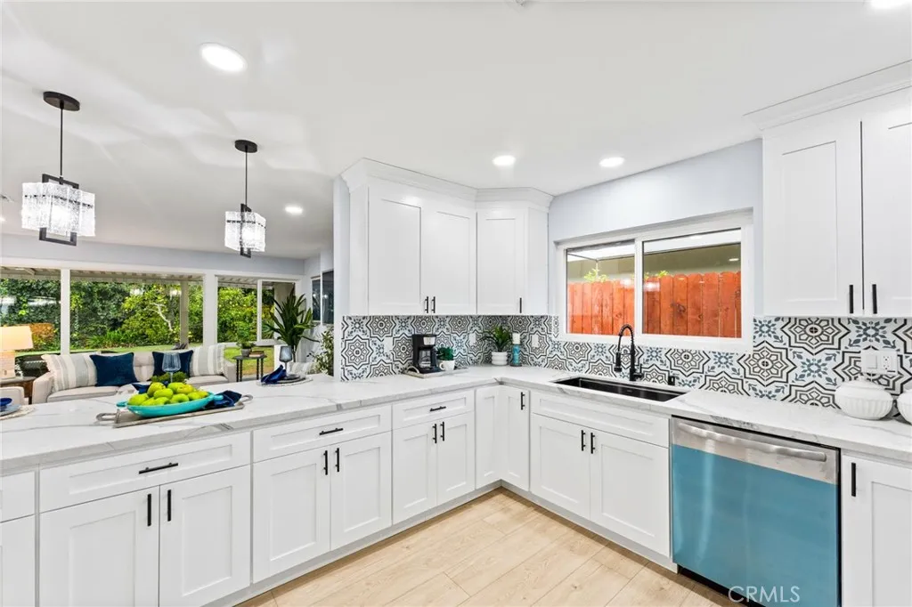 1201 E Fairway, Orange, California 92866 home-pic-11