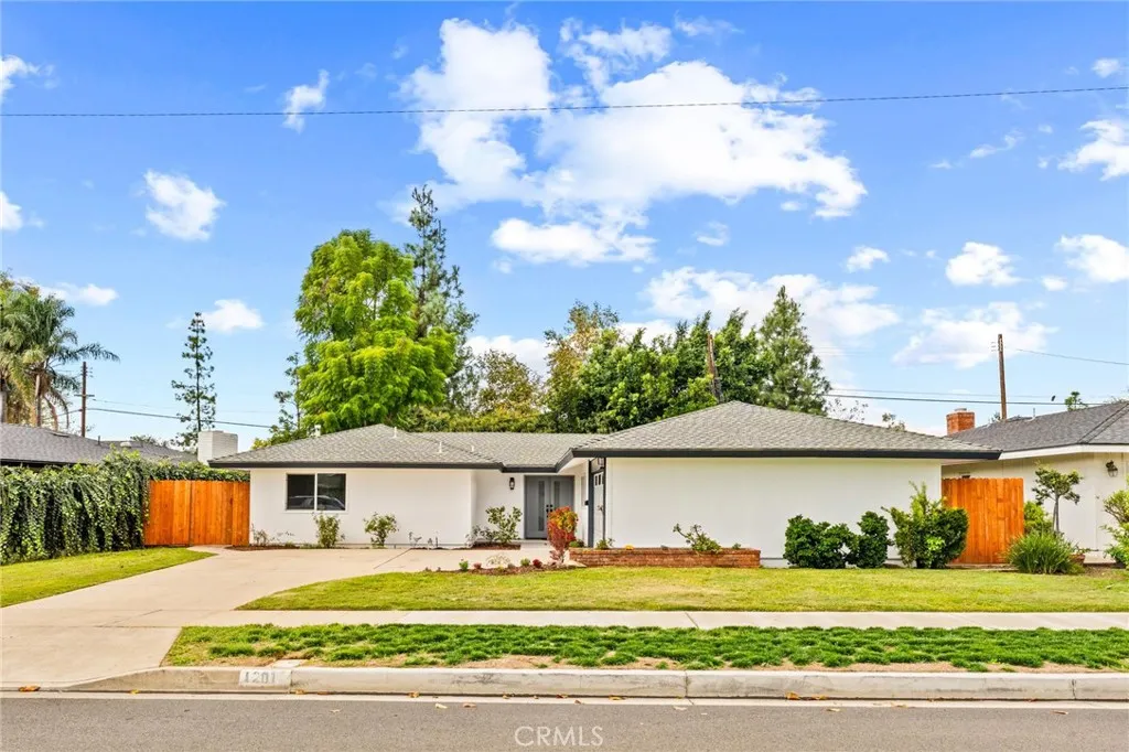 1201 E Fairway, Orange, California 92866 home-pic-1