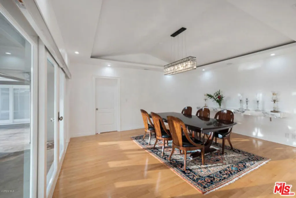 9633 Highridge Drive, Beverly Hills, California 90210 home-pic-8