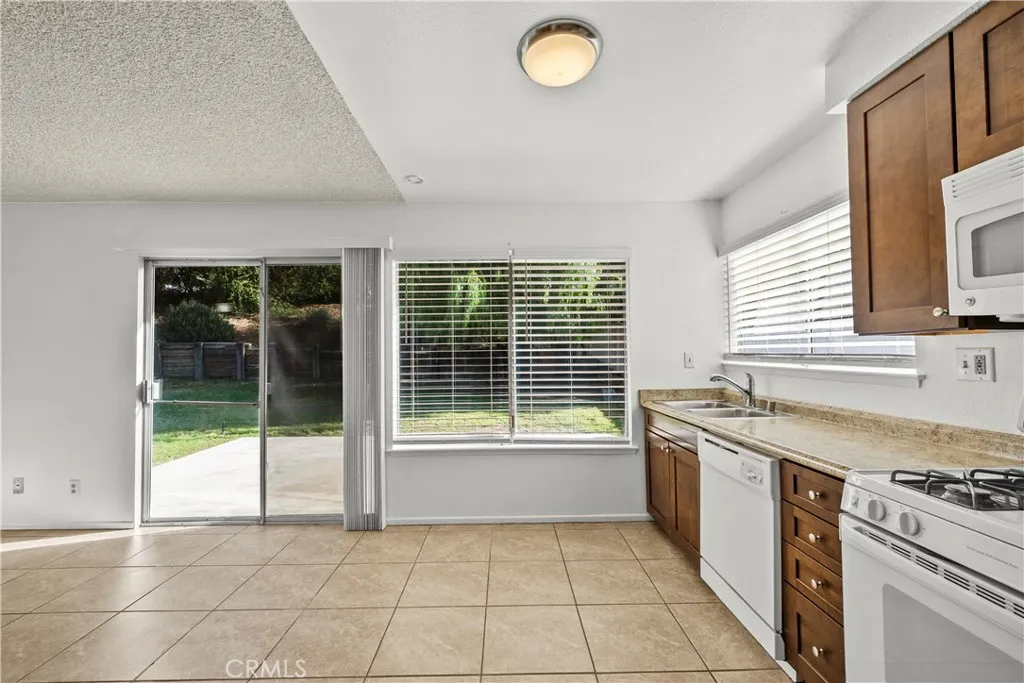 30008 Abelia, Canyon Country, California 91387 home-pic-9