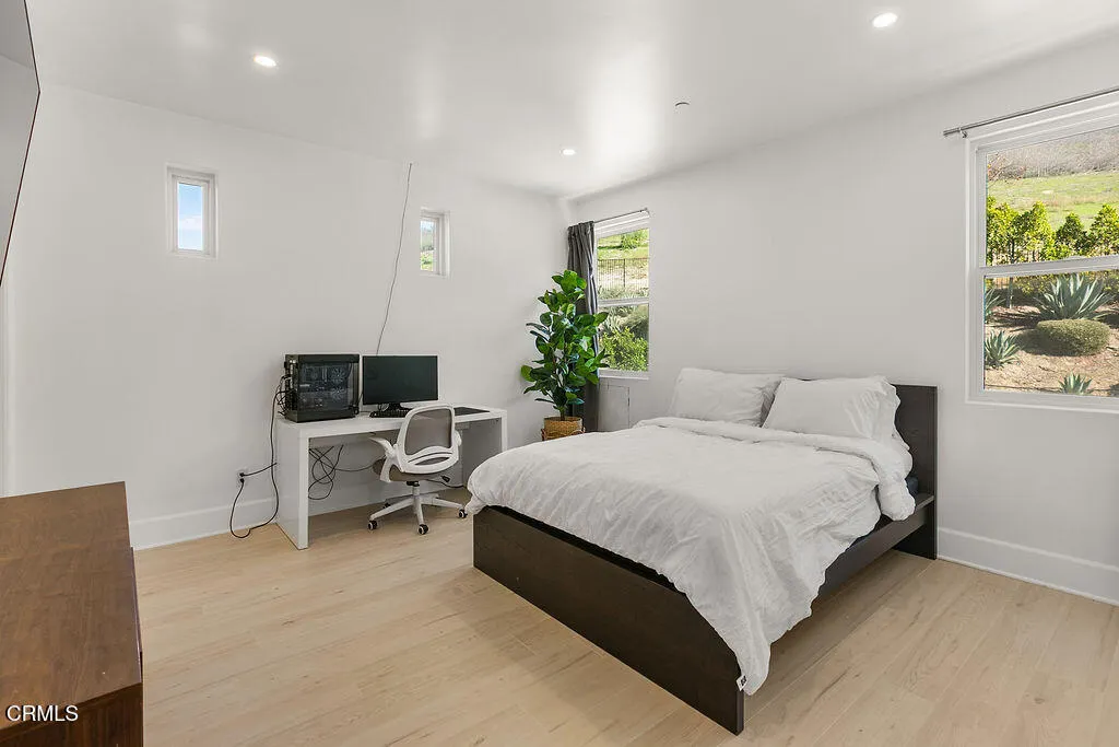 2417 E Hillcrest Drive, Thousand Oaks, California 91362 home-pic-60