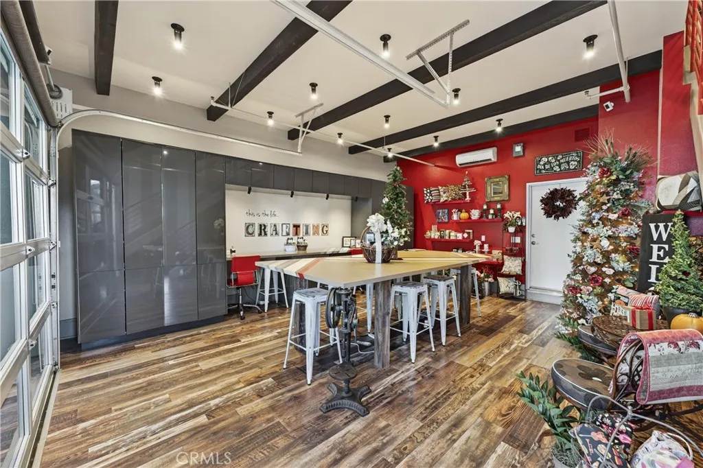 906 E Civic Center, Santa Ana, California 92701 home-pic-29