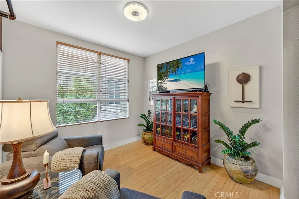 906 E Civic Center, Santa Ana, California 92701 home-pic-23