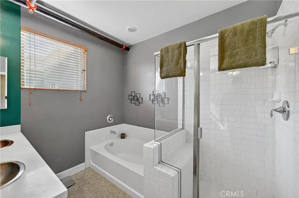906 E Civic Center, Santa Ana, California 92701 home-pic-26