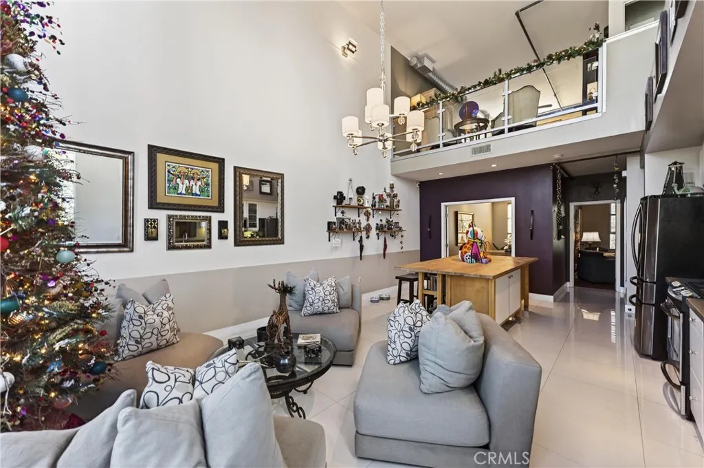 906 E Civic Center, Santa Ana, California 92701 home-pic-7