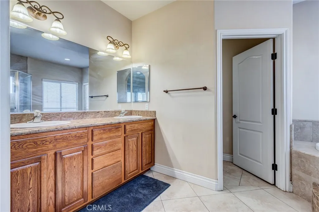 18724 Danbury, Hesperia, California 92345 home-pic-24