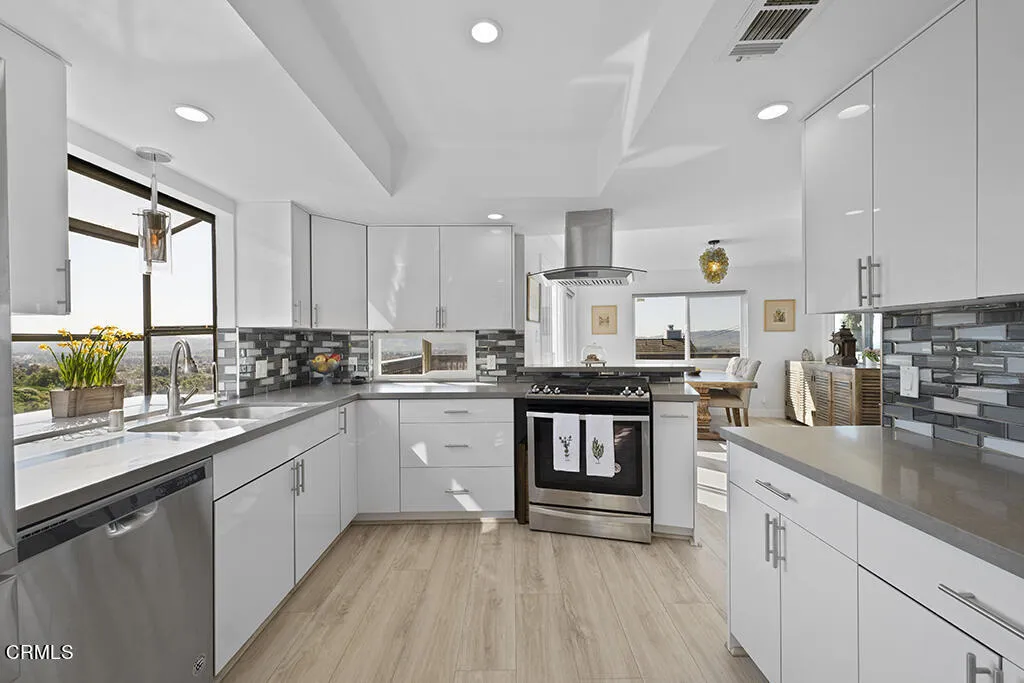 542 San Clemente Way, Camarillo, California 93010 home-pic-8