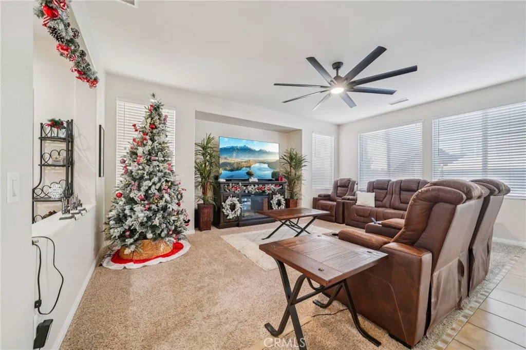 1379 Grapeseed, Beaumont, California 92223 home-pic-4