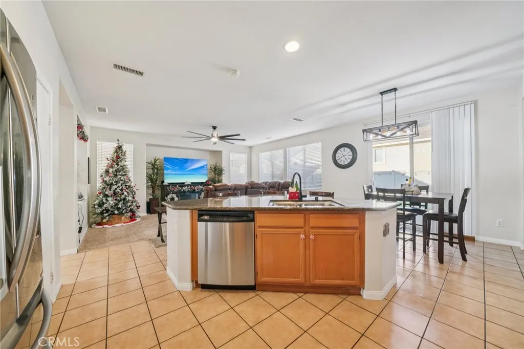 1379 Grapeseed, Beaumont, California 92223 home-pic-9