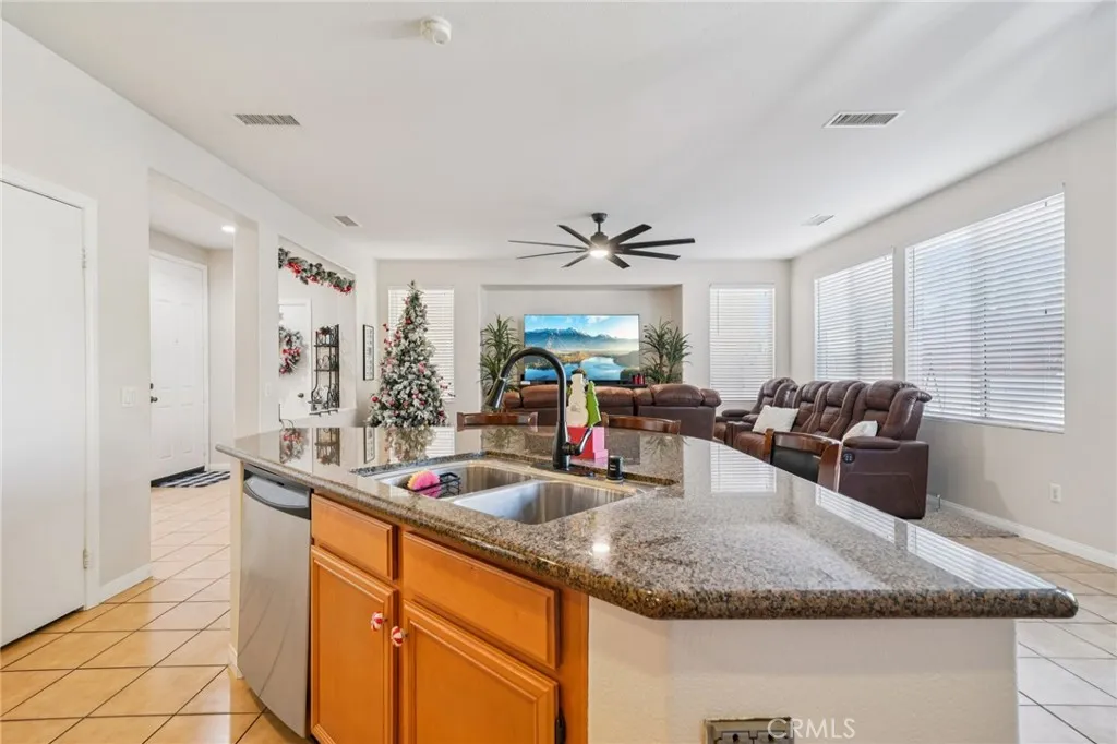 1379 Grapeseed, Beaumont, California 92223 home-pic-10