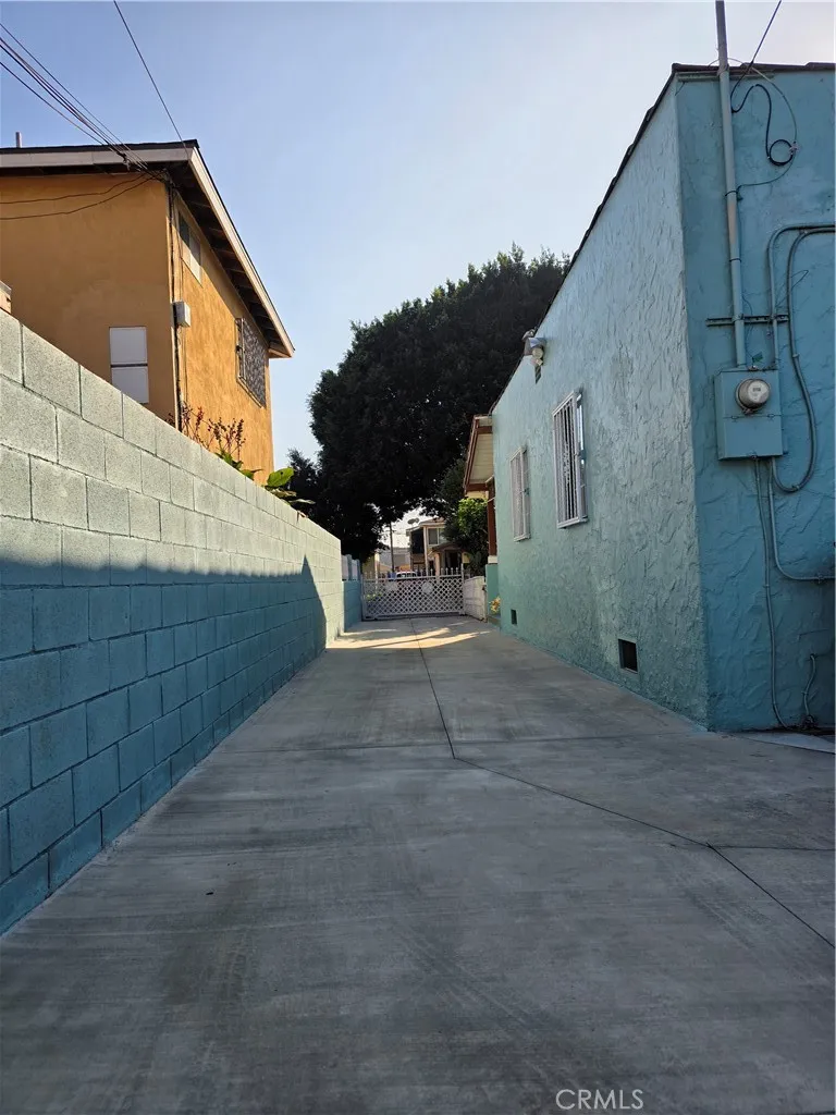 351 E 92nd, Los Angeles, California 90003 home-pic-1