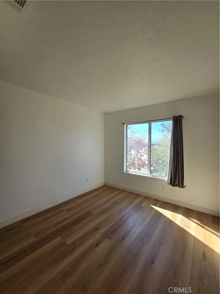 12334 Navajo, Victorville, California 92392 home-pic-27