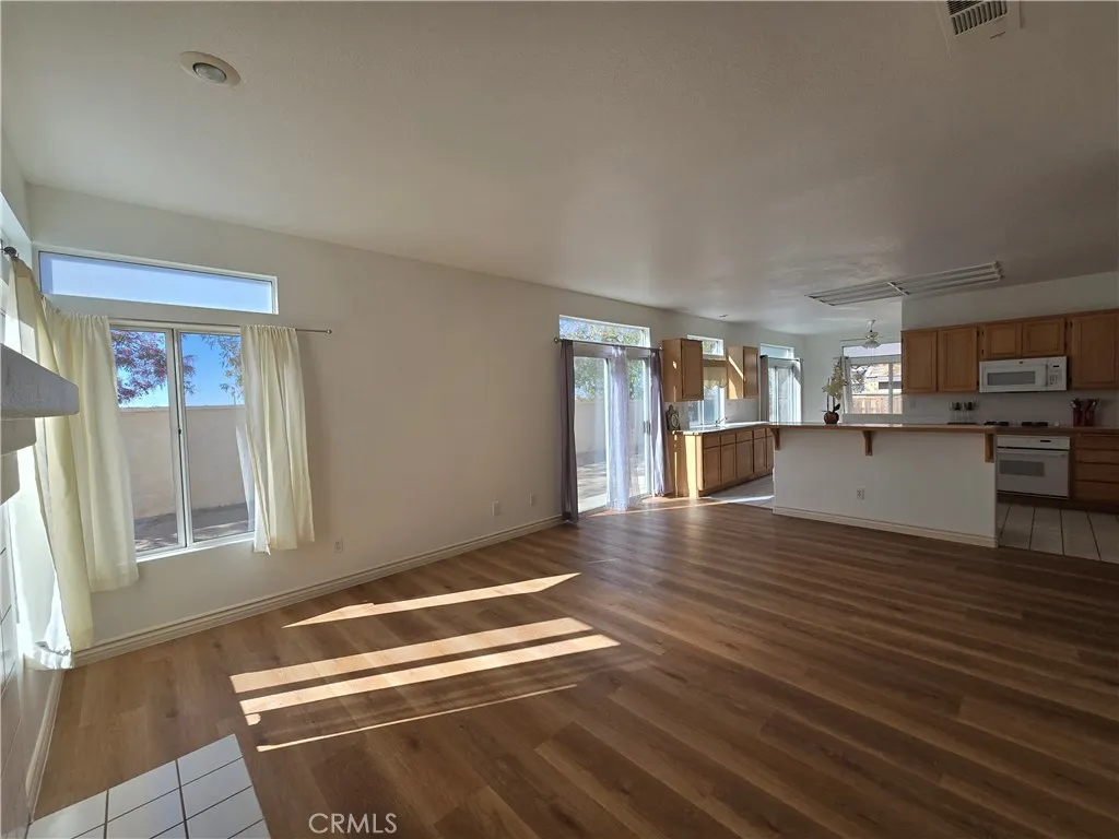 12334 Navajo, Victorville, California 92392 home-pic-10