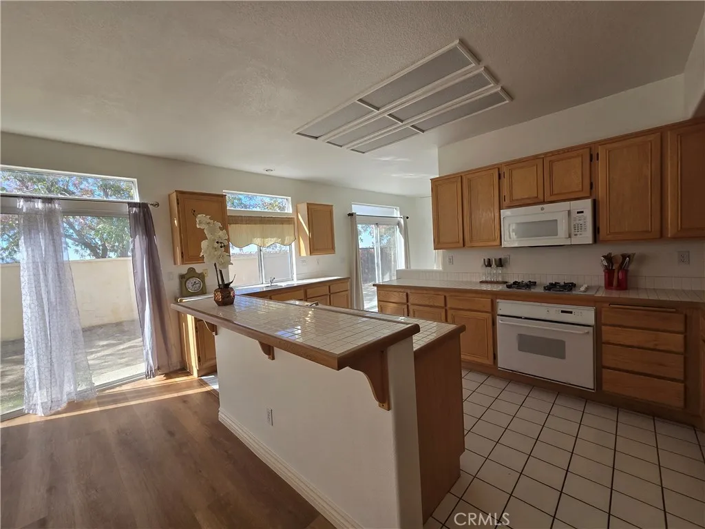 12334 Navajo, Victorville, California 92392 home-pic-12