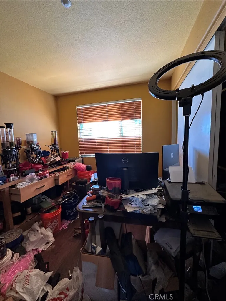 4815 Creekway Ln, Riverside, California 92505 home-pic-2