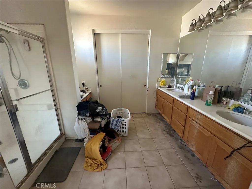 4815 Creekway Ln, Riverside, California 92505 home-pic-16