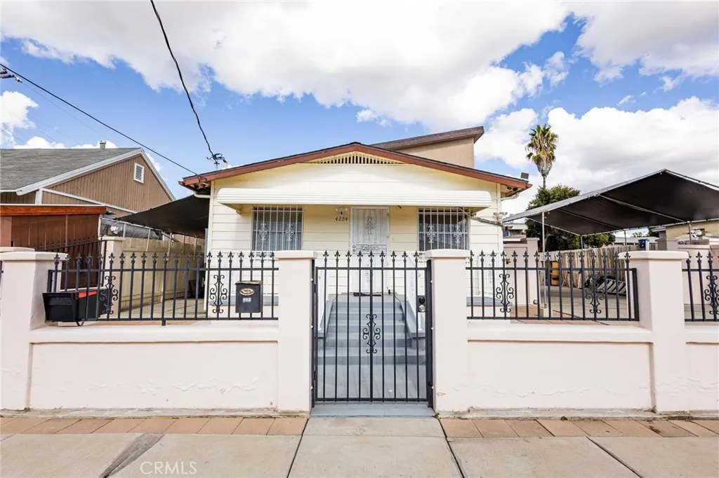 4284 Dwight, San Diego, California 92105 home-pic-1