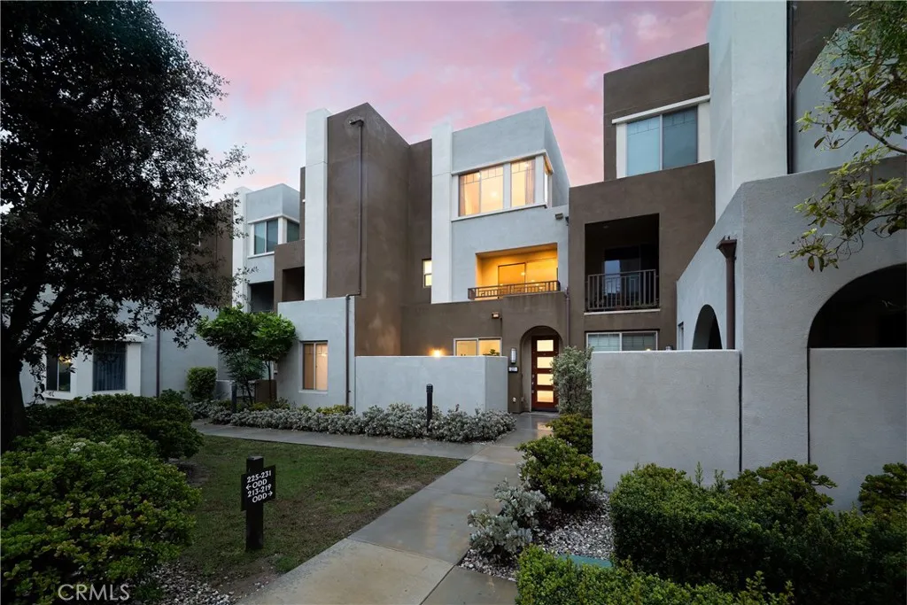 217 Magnet, Irvine, California 92618 home-pic-0