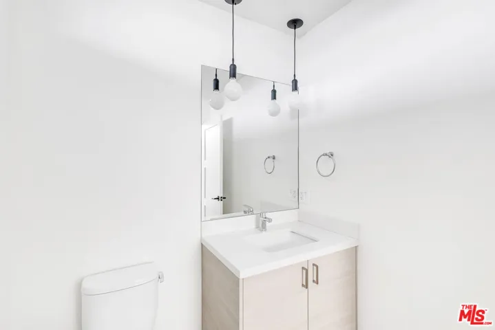 747 Lillian Way 5, Los Angeles, California 90038