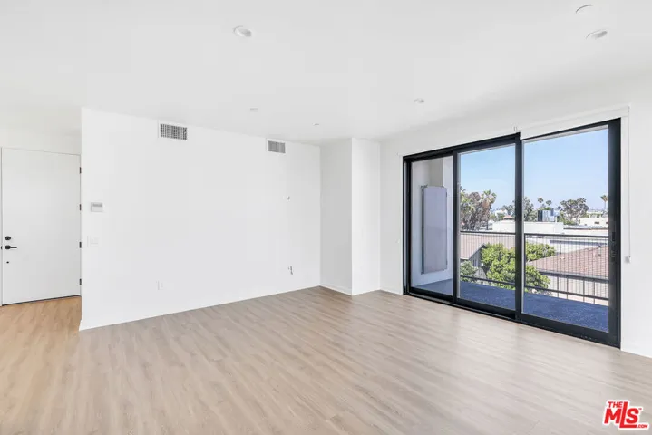 747 Lillian Way 5, Los Angeles, California 90038