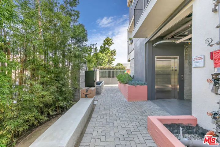 747 Lillian Way 5, Los Angeles, California 90038