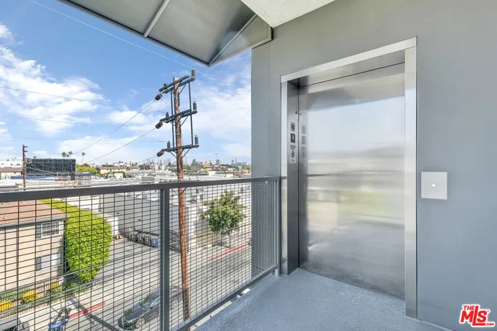 747 Lillian Way 5, Los Angeles, California 90038