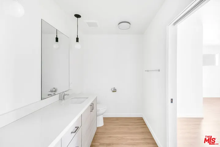 747 Lillian Way 5, Los Angeles, California 90038