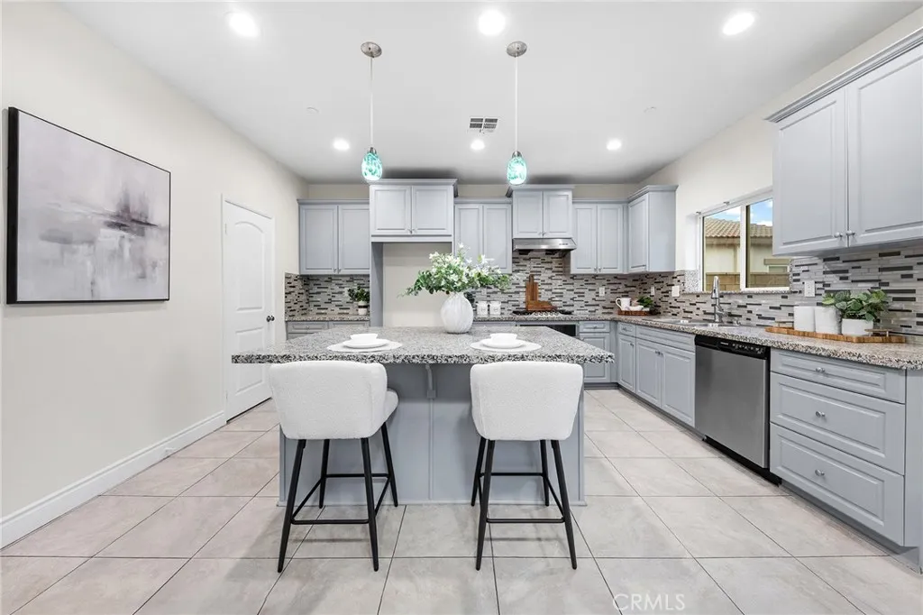 3262 S Portsmouth, Ontario, California 91761 home-pic-23