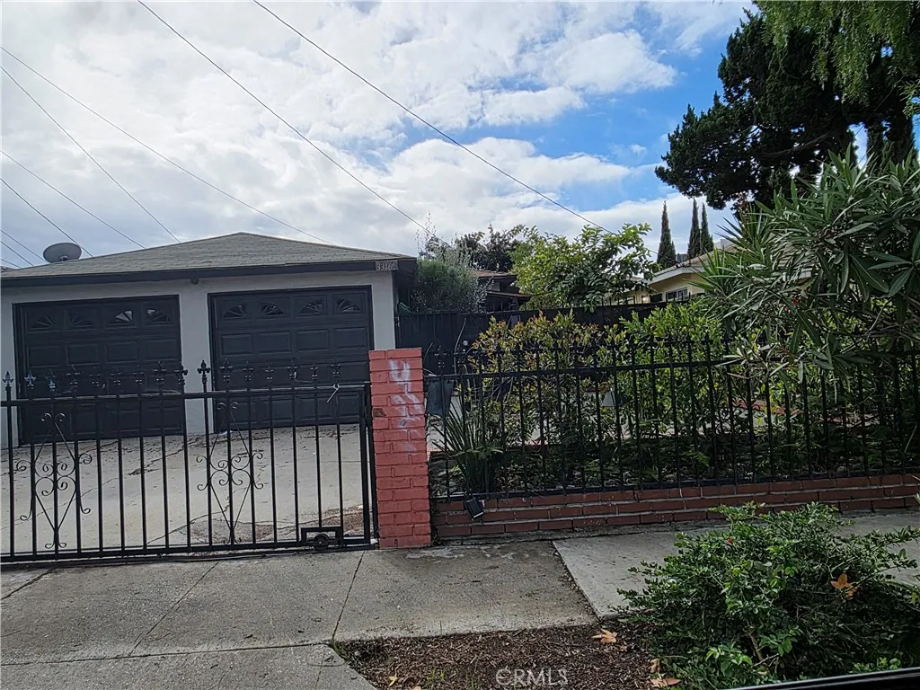 3316 112th W, Inglewood, California 90304 home-pic-1