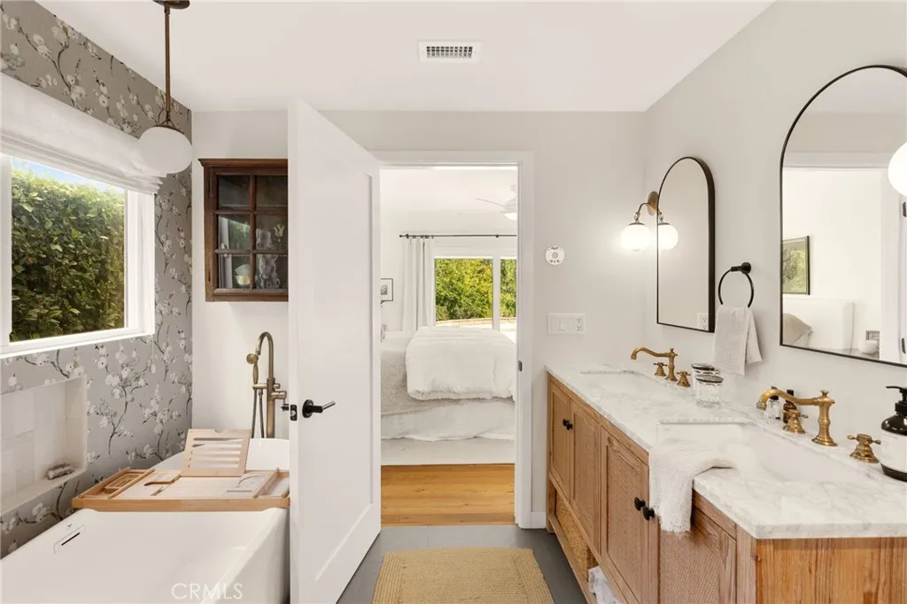 23843 Crosson Drive, Woodland Hills, California 91367 home-pic-20