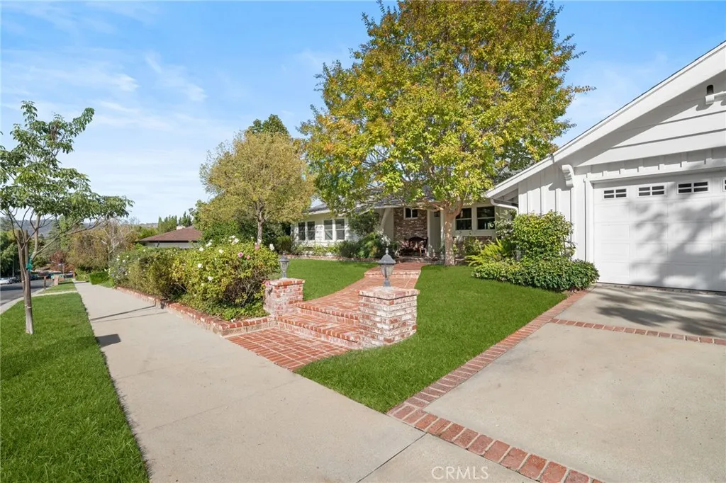 23843 Crosson Drive, Woodland Hills, California 91367 home-pic-4