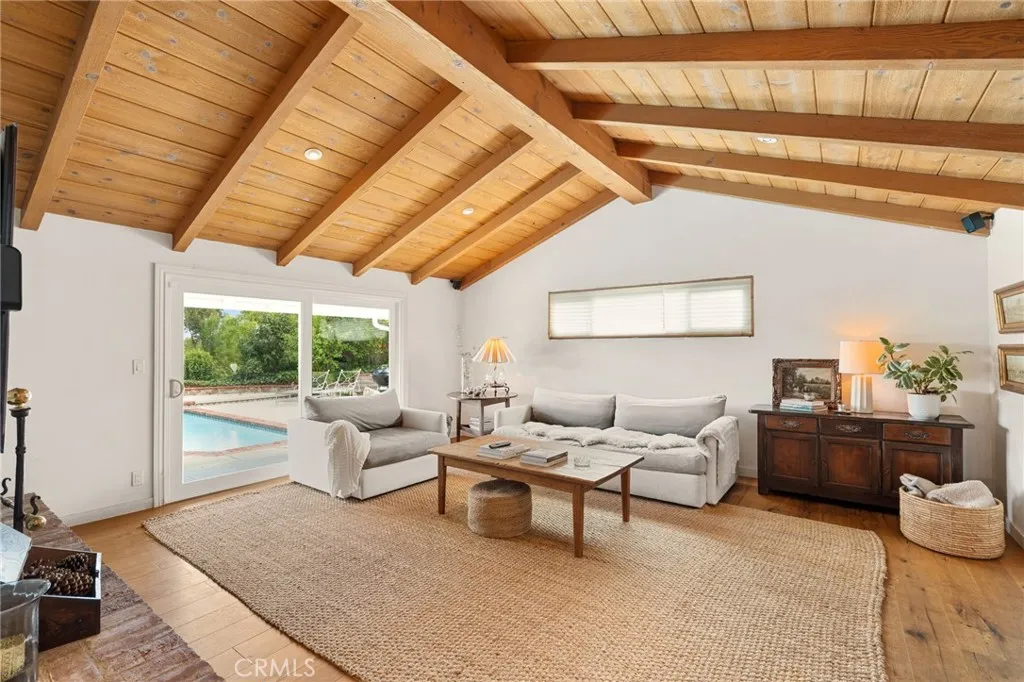23843 Crosson Drive, Woodland Hills, California 91367 home-pic-8