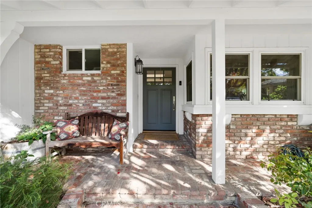 23843 Crosson Drive, Woodland Hills, California 91367 home-pic-0