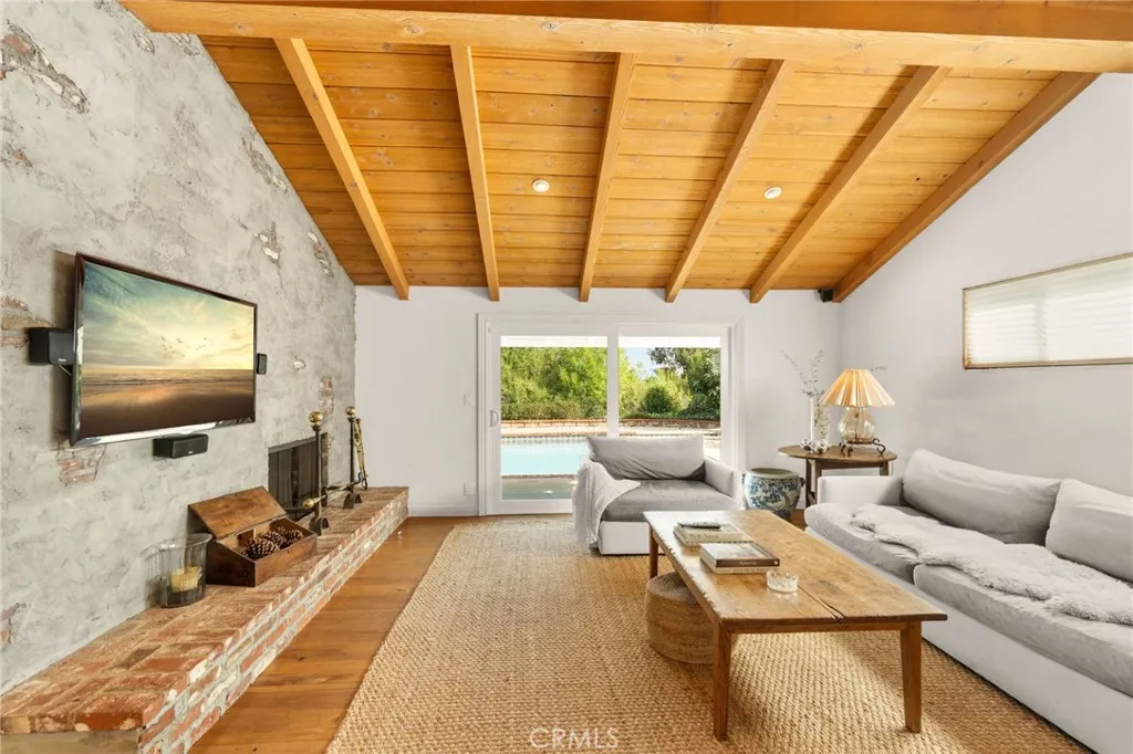 23843 Crosson Drive, Woodland Hills, California 91367 home-pic-9
