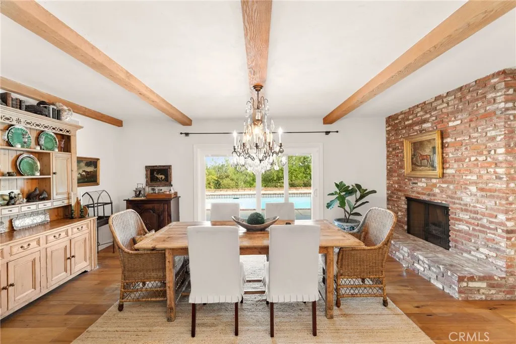 23843 Crosson Drive, Woodland Hills, California 91367 home-pic-11