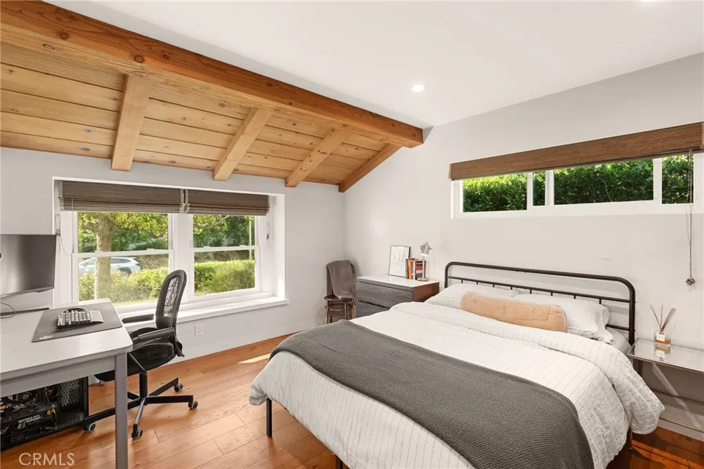 23843 Crosson Drive, Woodland Hills, California 91367 home-pic-16