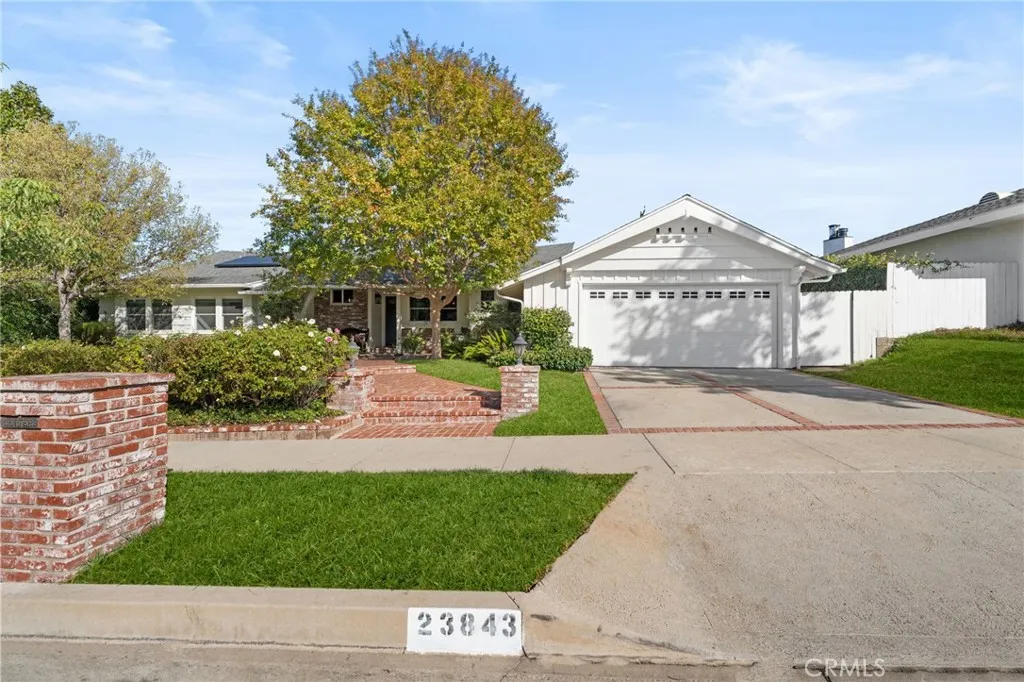 23843 Crosson Drive, Woodland Hills, California 91367 home-pic-3