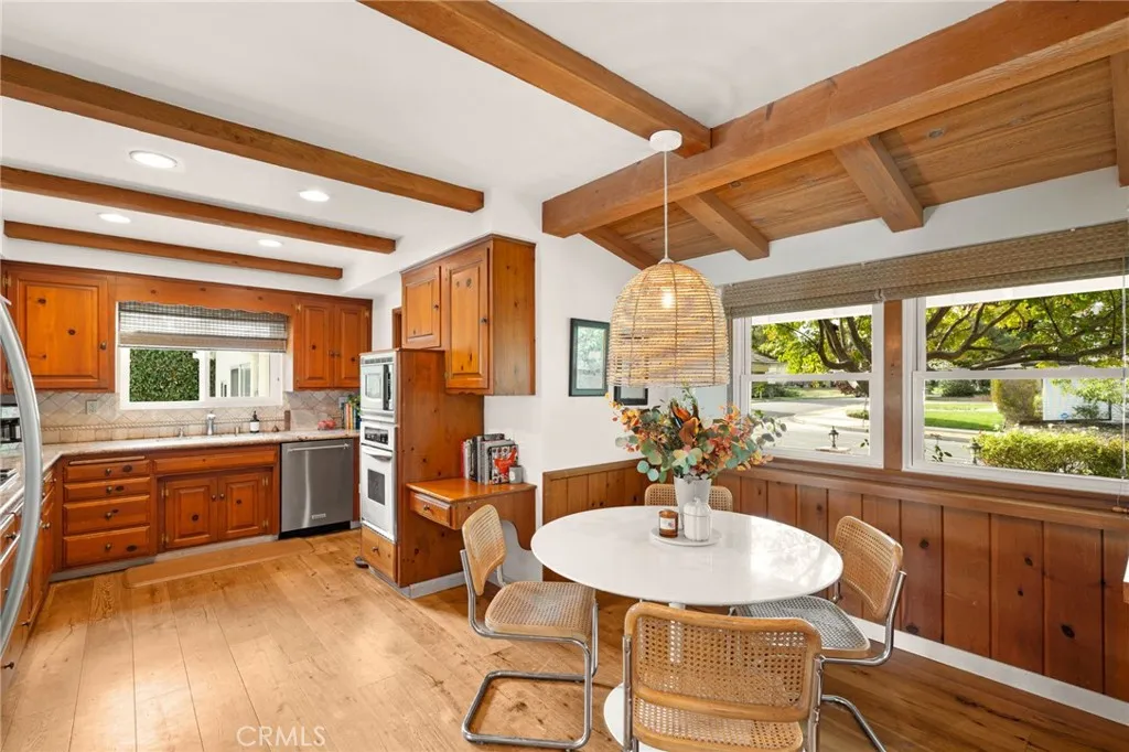 23843 Crosson Drive, Woodland Hills, California 91367 home-pic-5