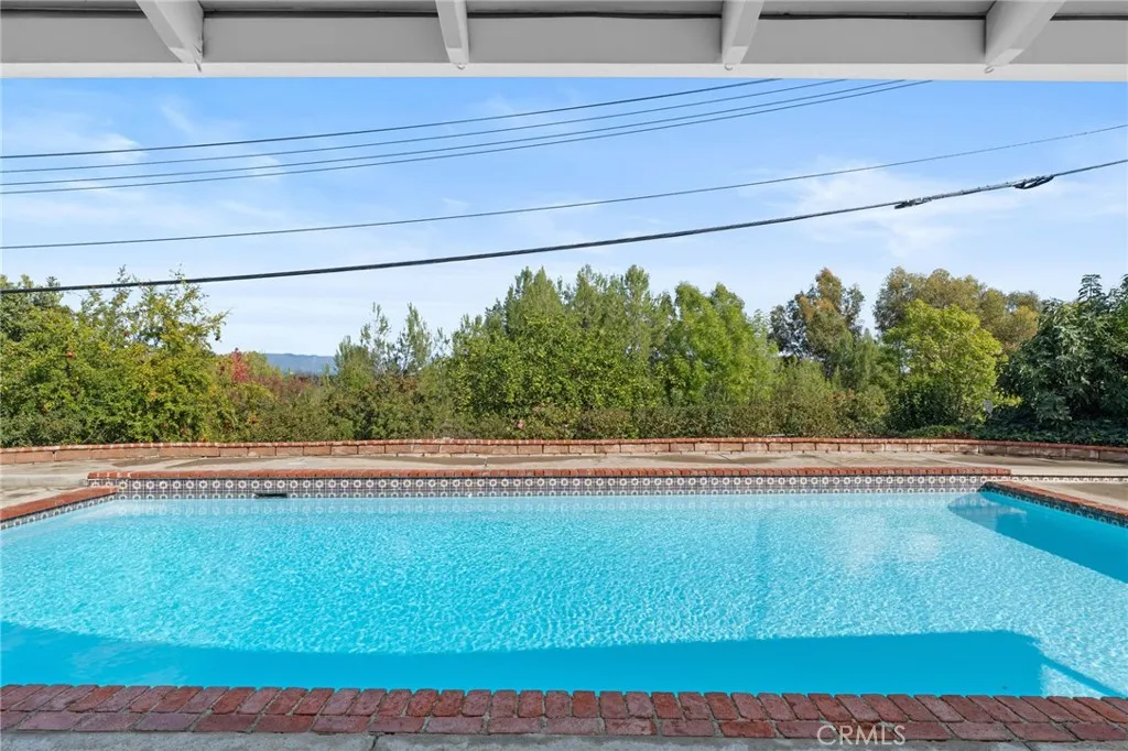 23843 Crosson Drive, Woodland Hills, California 91367 home-pic-23