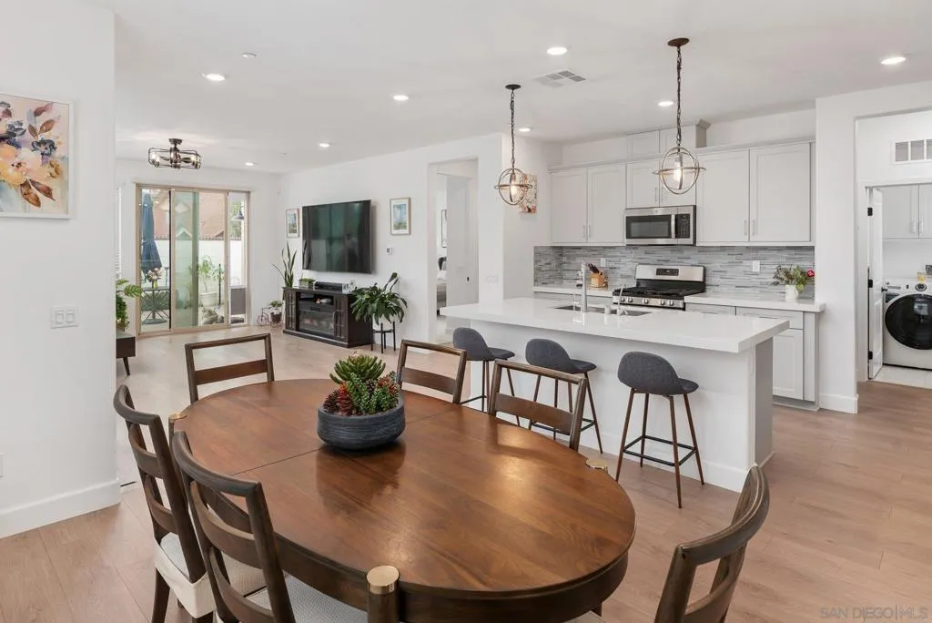 1091 Barry Pl, Escondido, California 92026 home-pic-8