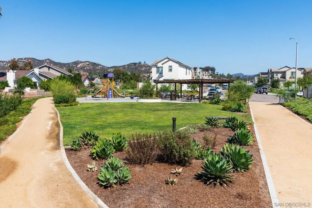 1091 Barry Pl, Escondido, California 92026 home-pic-34