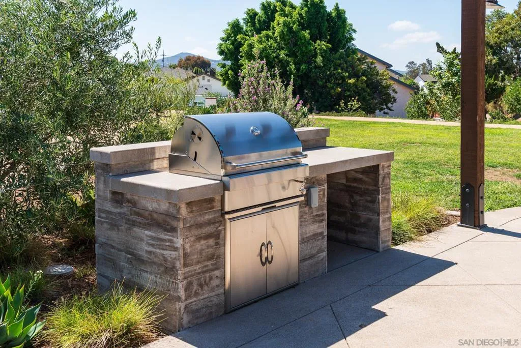 1091 Barry Pl, Escondido, California 92026 home-pic-36