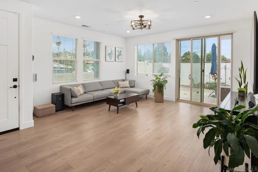 1091 Barry Pl, Escondido, California 92026 home-pic-6