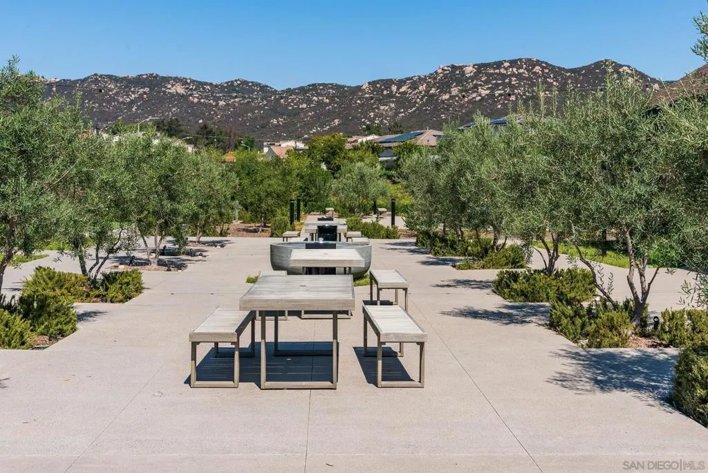 1091 Barry Pl, Escondido, California 92026 home-pic-33
