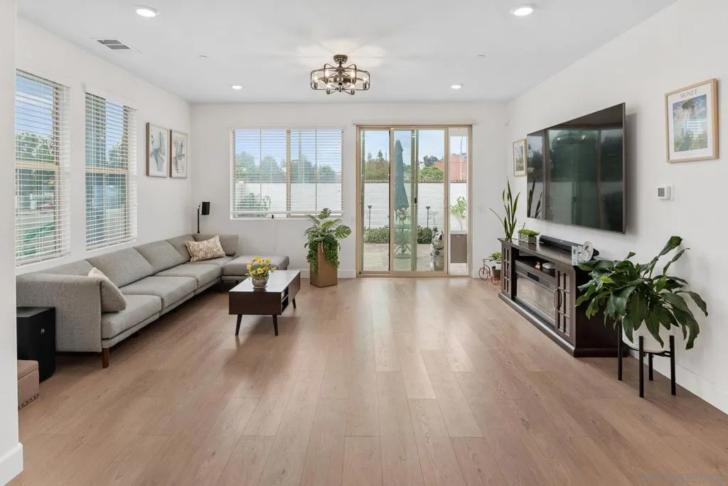 1091 Barry Pl, Escondido, California 92026 home-pic-5