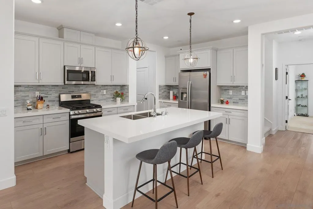1091 Barry Pl, Escondido, California 92026 home-pic-0