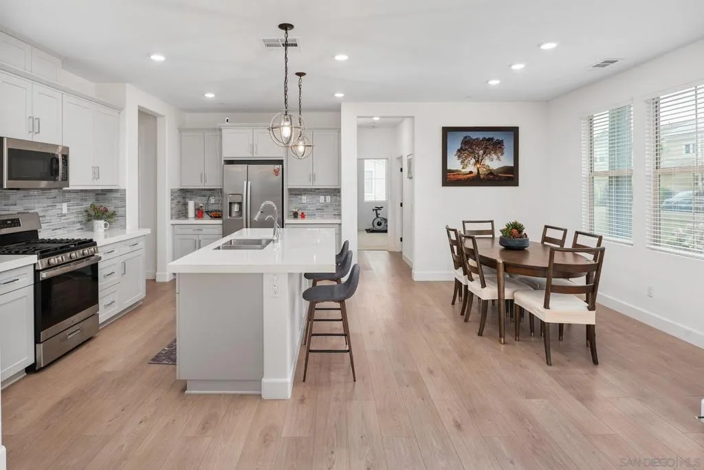 1091 Barry Pl, Escondido, California 92026 home-pic-1