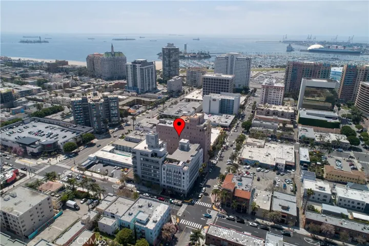 Walk to beach, restaurants, shopping