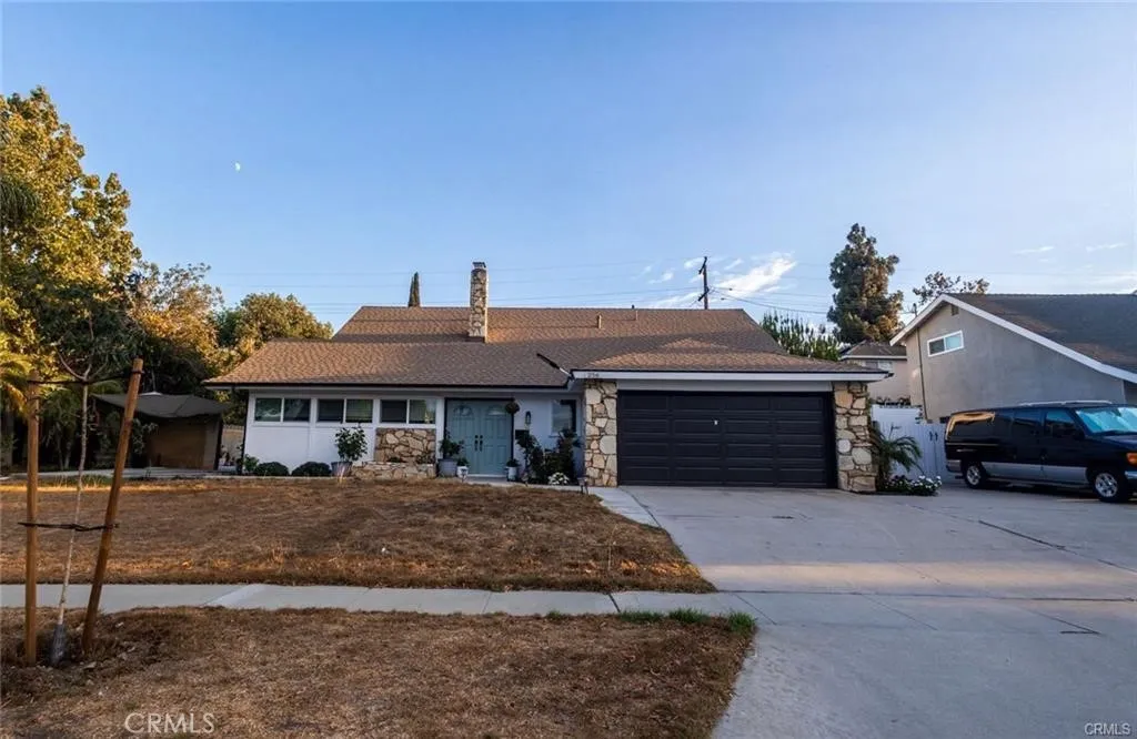 256 E Mission, Corona, California 92879 home-pic-2