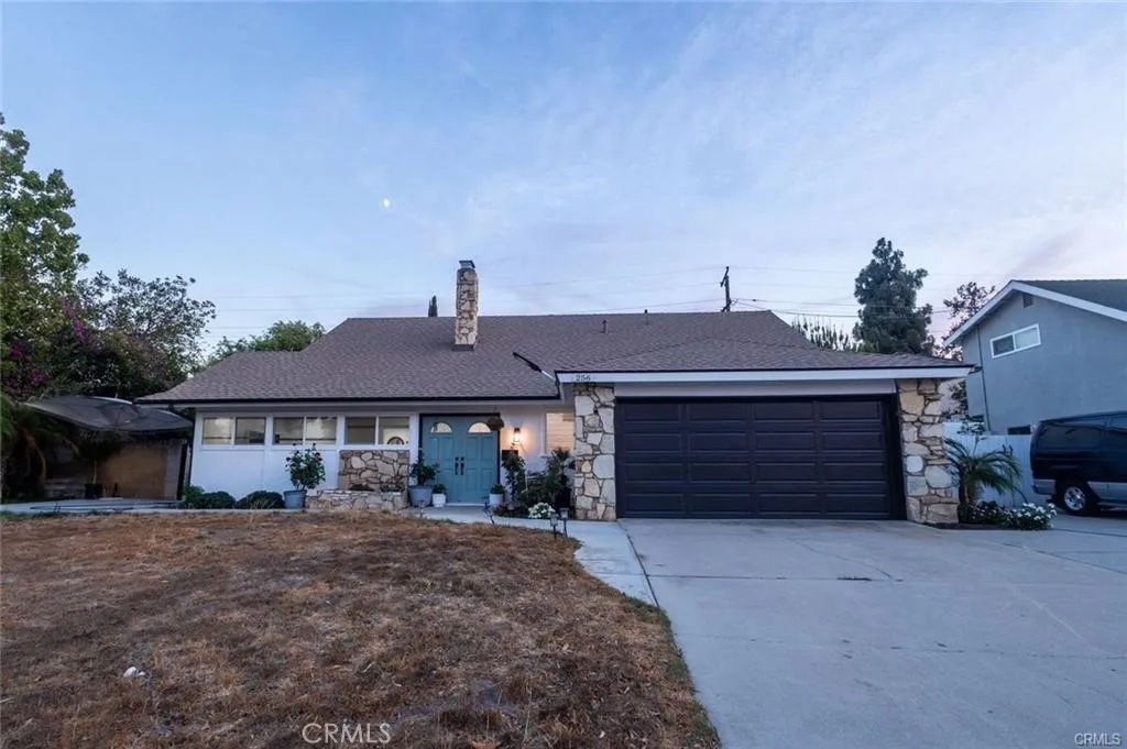 256 E Mission, Corona, California 92879 home-pic-1